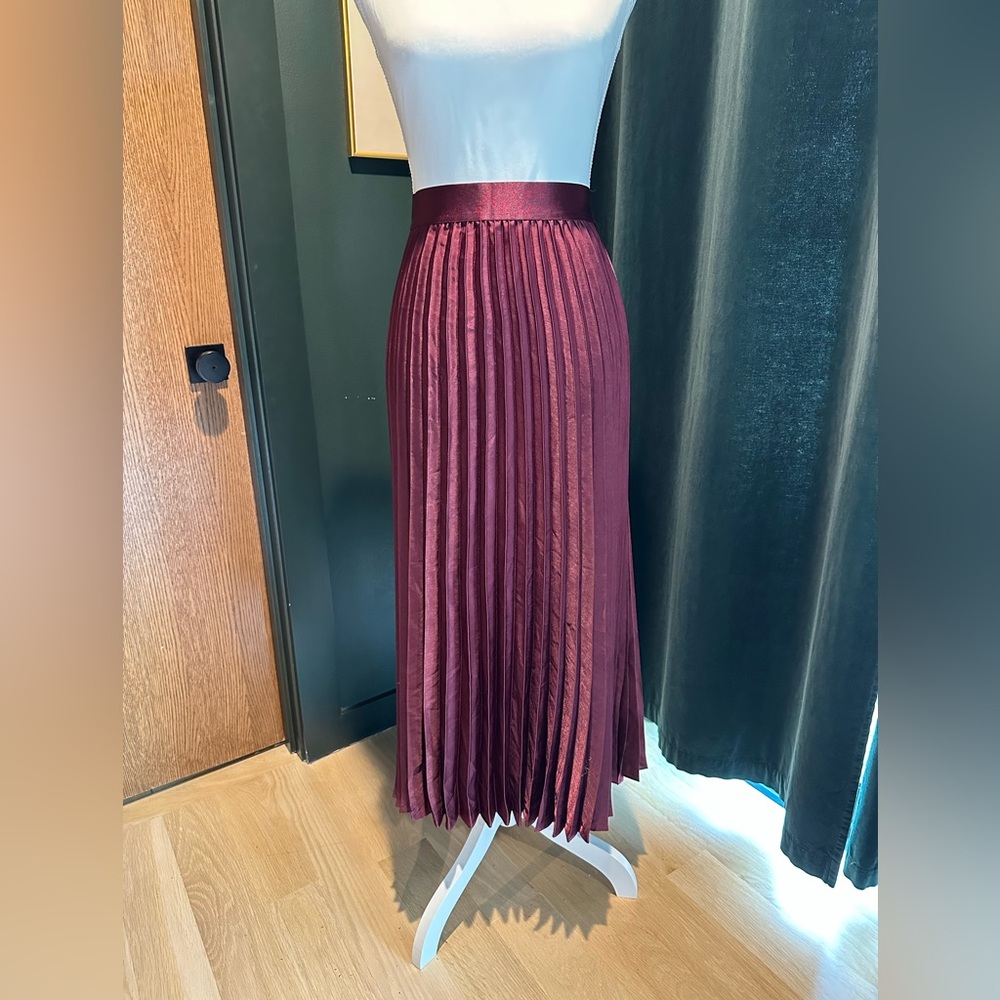 Max Studio Burgundy Pleated Skirt size Large